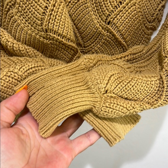 Moon & Madison Cable Knit Sweater Size Medium - Picture 5 of 5